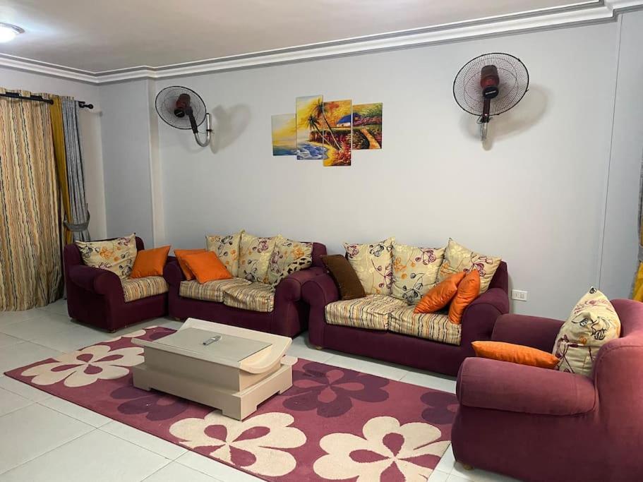 Fully Furnished First Time Rent مميزة للإيجار
